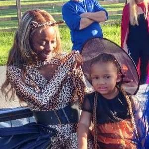 Meet your Posher, Dania